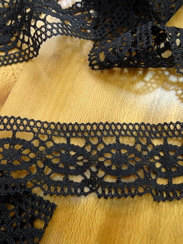 Galon dentelle lin noir 1 