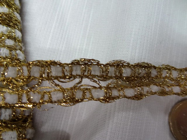 Galon duo chenille blanche et lurex dore 2