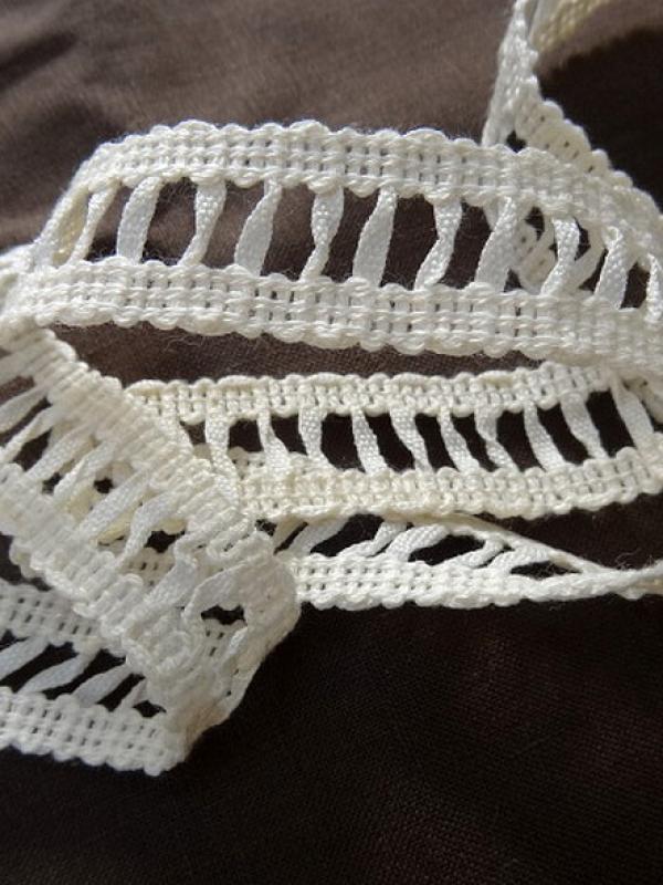 Galon ecru passe ruban ou lacet 1