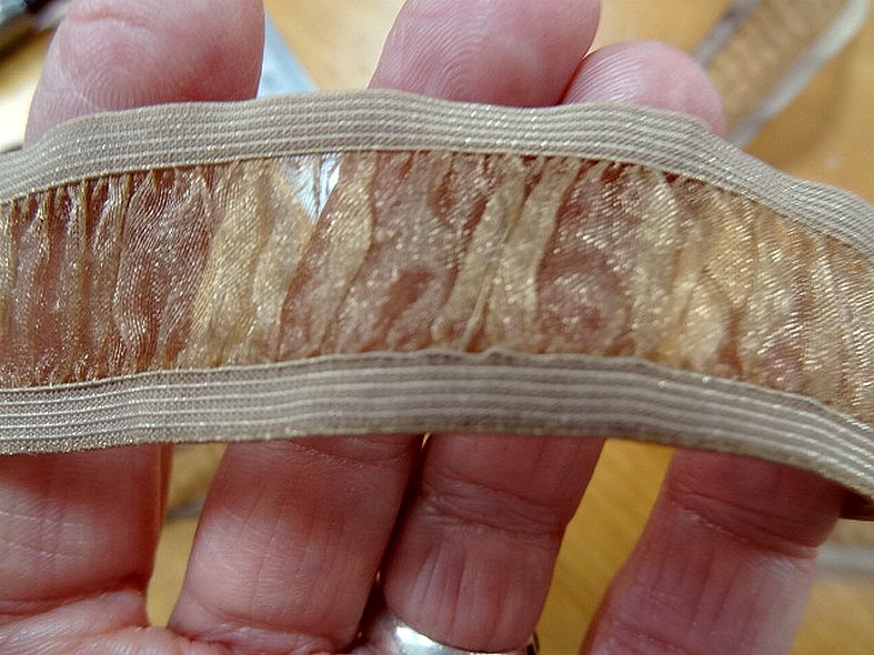 Galon elastique en organza miel entre deux ou bretelles 3
