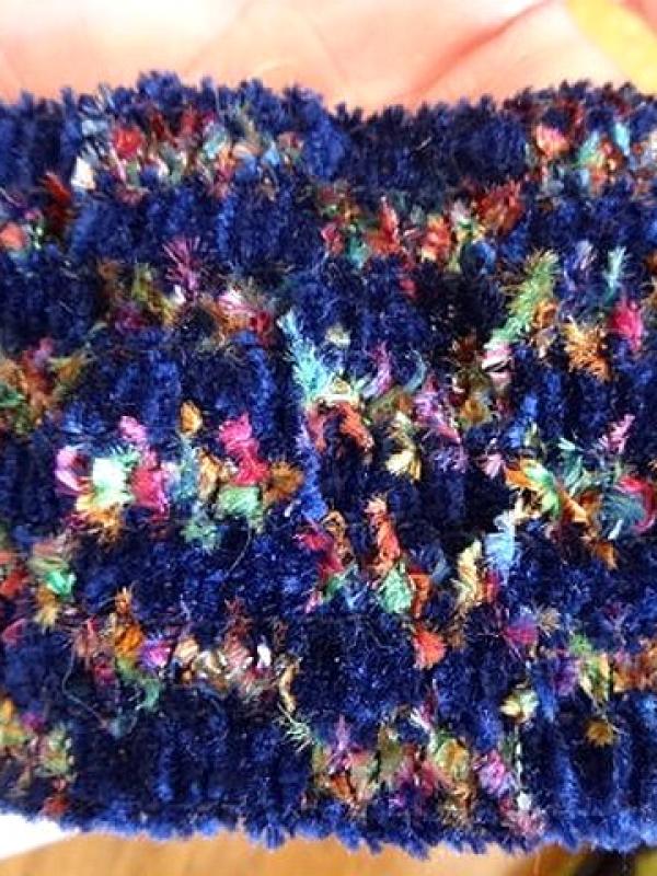 Galon elastique velours chenille bleu tachete 3