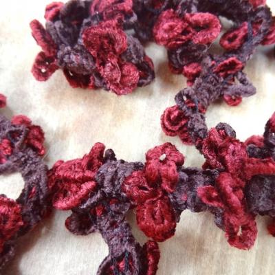 Galon elastique velours chenille marron rouge pompons 3d 1 