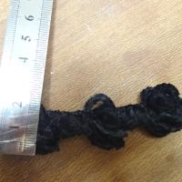 Galon elastique velours chenille noir pompons 1