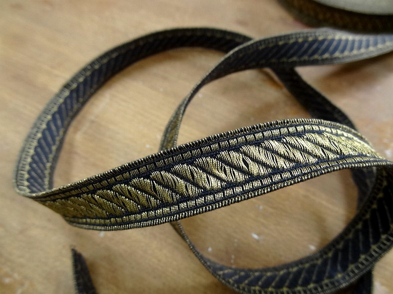 Galon empire noir et vieil or 2