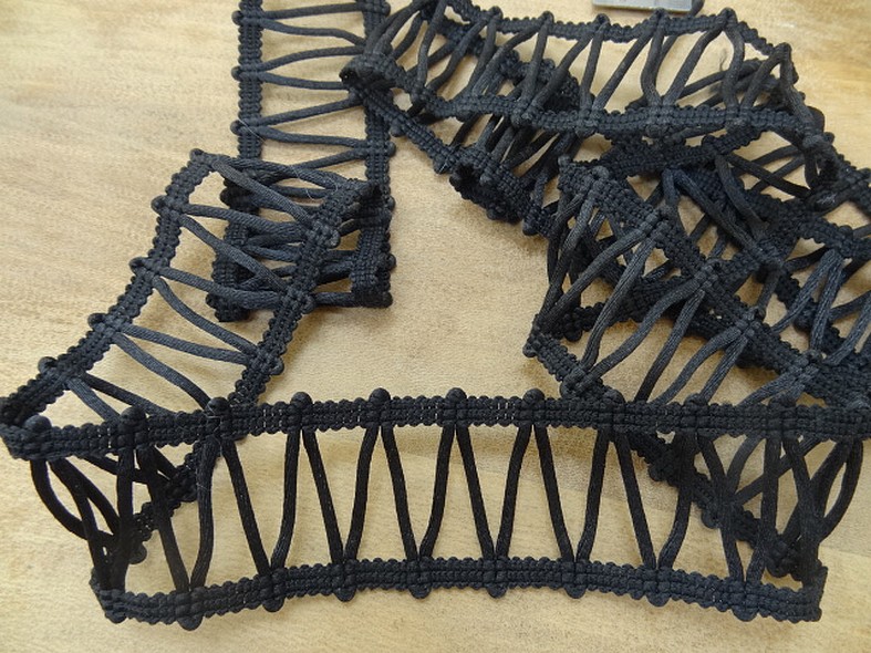 Galon entre deux morgane teinte noire 1