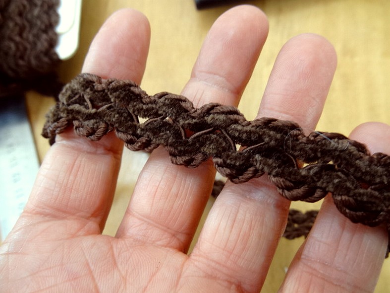 Galon entre deux rayonne et velours marron 2