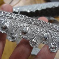 Galon festonne argente avec strass 2