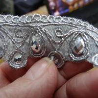 Galon festonne argente avec strass 3 