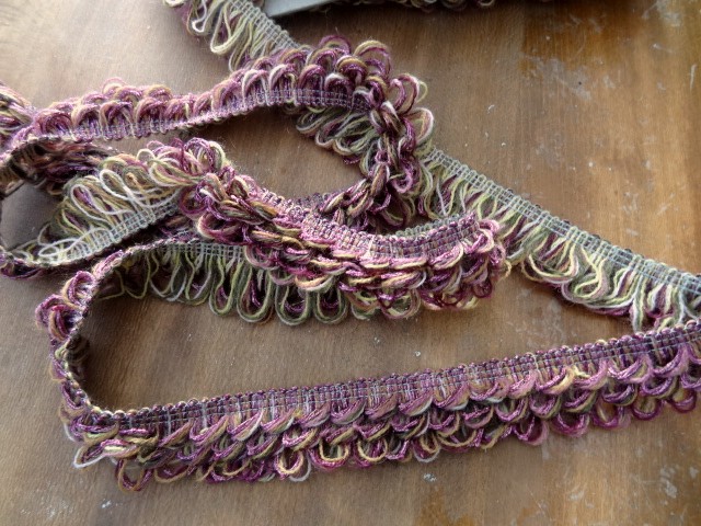 Galon fils de coton boucles caramel et framboise 1