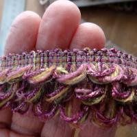 Galon fils de coton boucles caramel et framboise 3