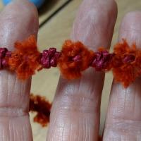 Galon fin fleurs satin magenta velours rouille 4