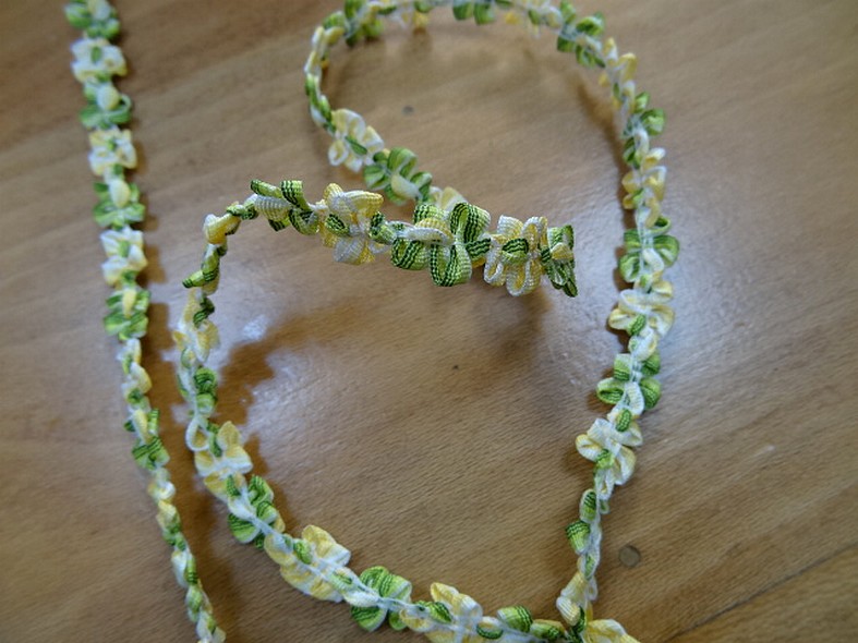 Galon fin vert anis jaune chaine de fleurs 1