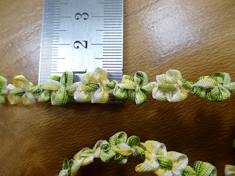Galon fin vert anis jaune chaine de fleurs 2