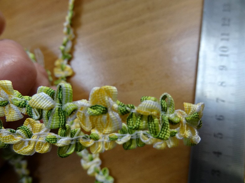 Galon fin vert anis jaune chaine de fleurs 3