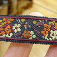 Galon fleuri fond noir prune et orange 1