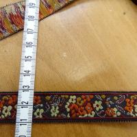 Galon fleuri fond noir prune et orange 3