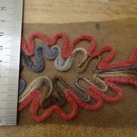 Galon flore laine feutree sur resille chatain 2