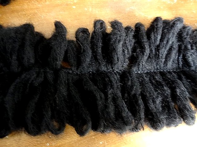 Galon frange noire en laine froufrou xl 1 