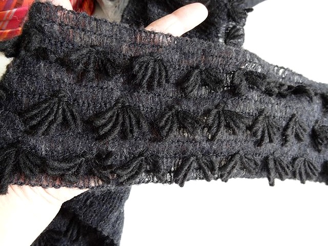 Galon lainage noir frangee large 3 