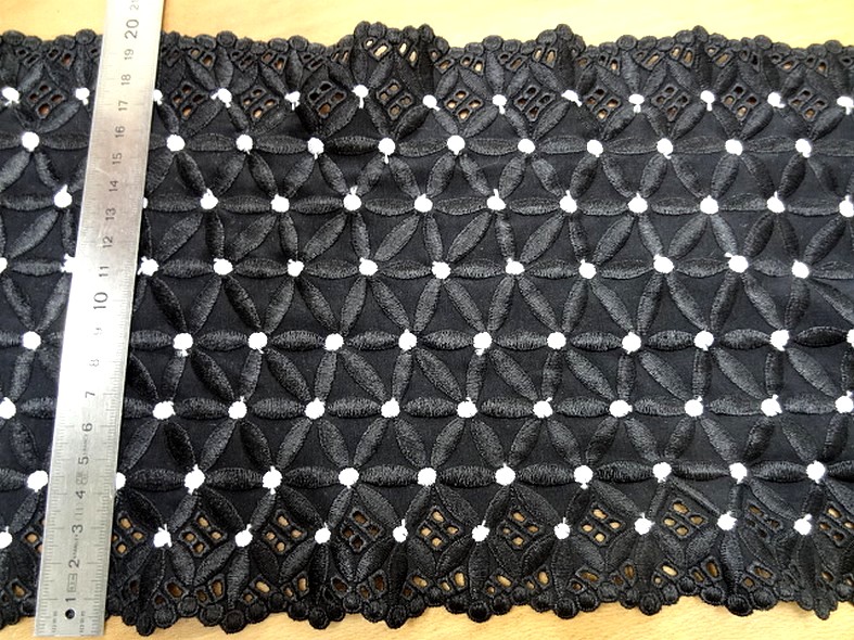 Galon lycra noir brode style broderie anglaise 1