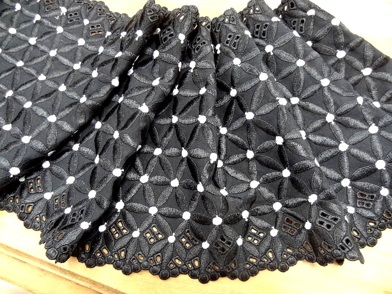 Galon lycra noir brode style broderie anglaise 2