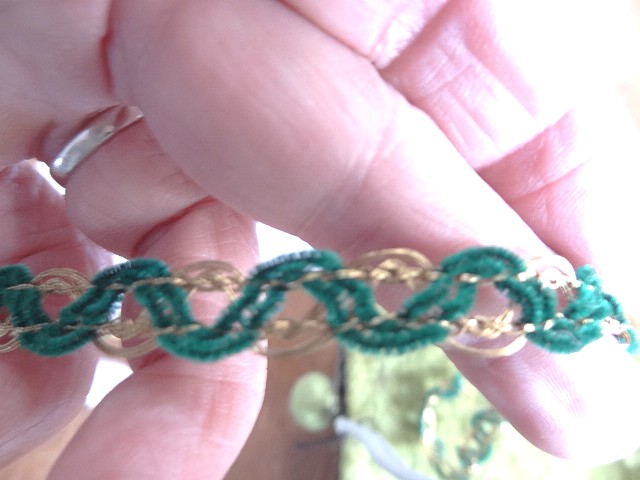 Galon metal or et velours chenille vert mousse 3