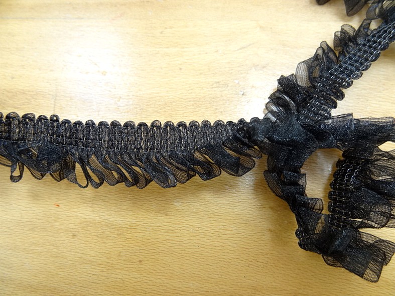 Galon organza noir boucles de rubans fins 1