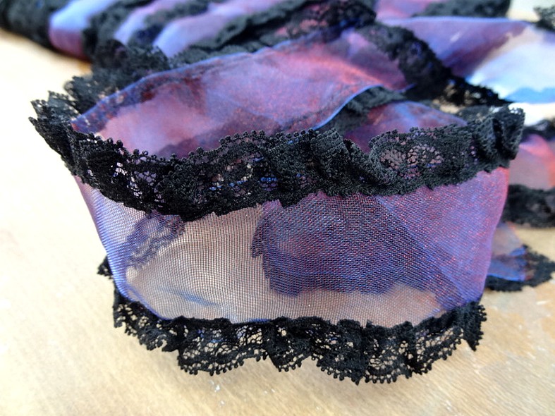 Galon organza rose violet dentelle noire 1