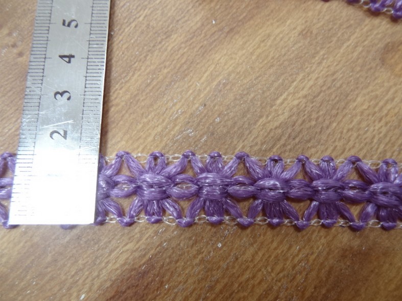 Galon plat fleur de raphia lilas 1