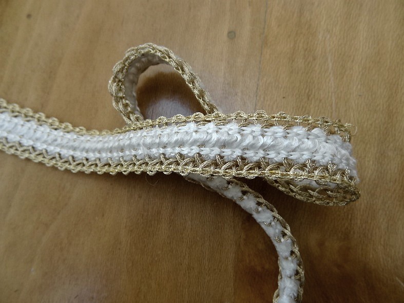 Galon rayonne et fil metal or pale et blanc 1