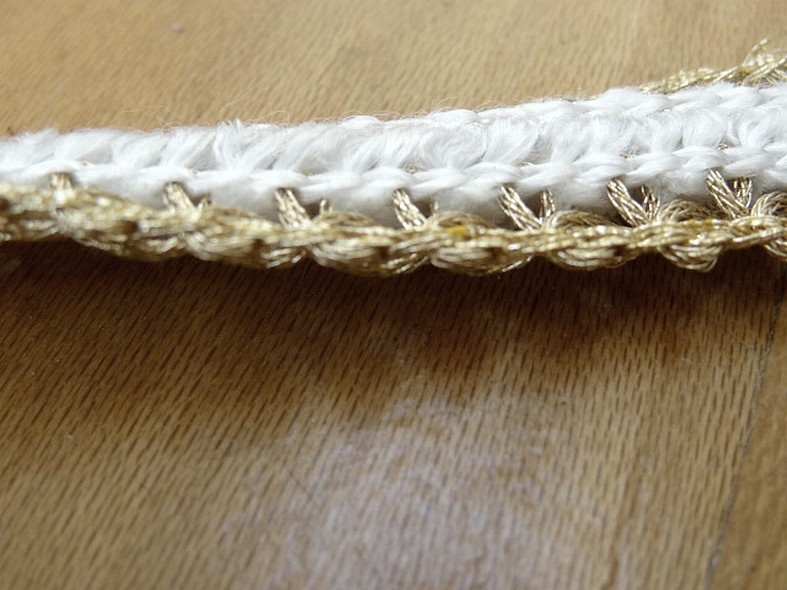 Galon rayonne et fil metal or pale et blanc 3