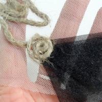 Galon resille et fil de lin motif tulipe noire 3