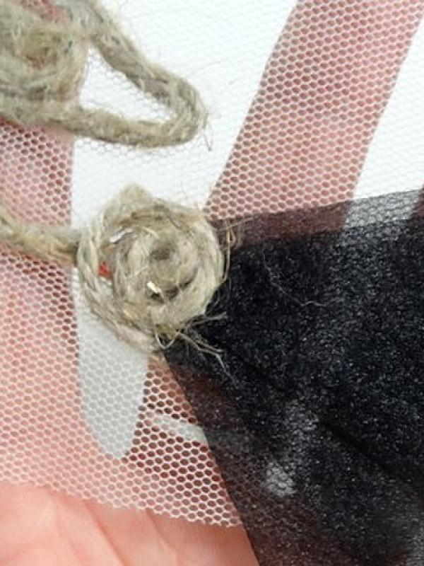Galon resille et fil de lin motif tulipe noire 3 