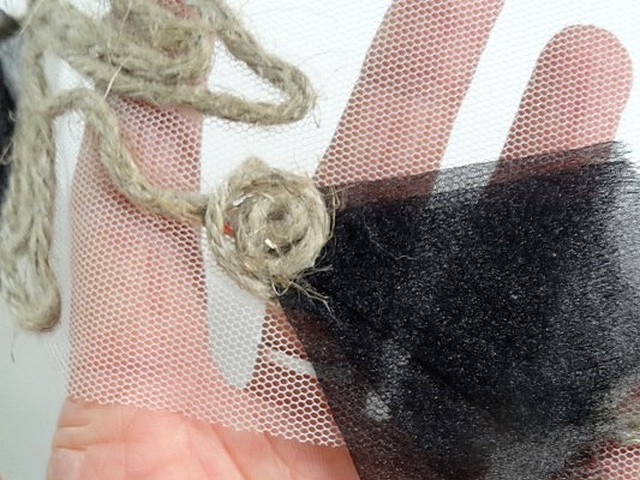 Galon resille et fil de lin motif tulipe noire 3