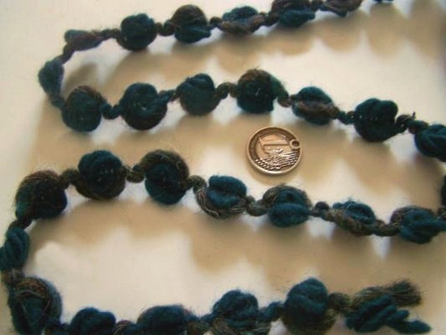 Galon roses en boutons bleu canard 2