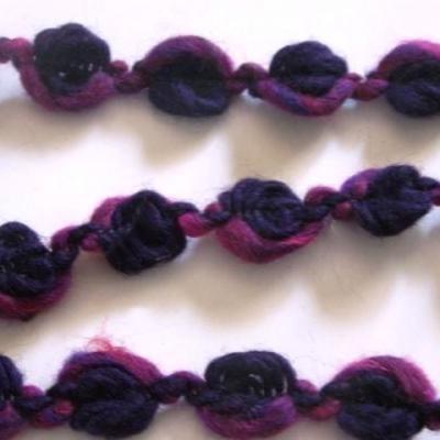 Galon roses en boutons violet prune 3 