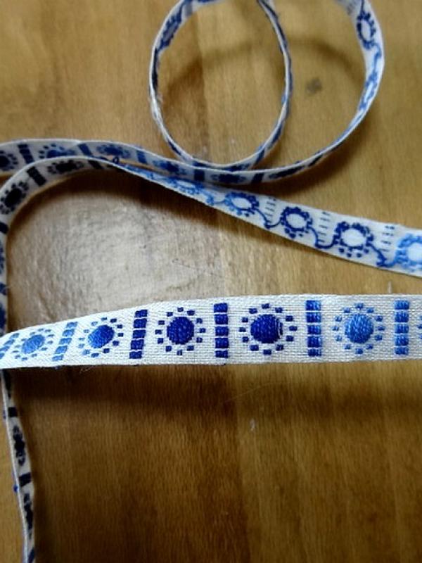 Galon ruban blanc brode bleu degrade 2 