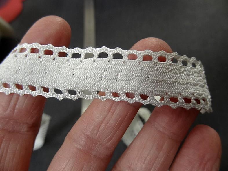 Galon ruban festonne blanc casse 1