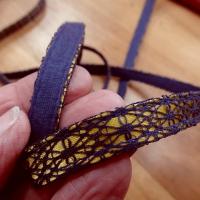 Galon ruban vieil or et aubergine 1