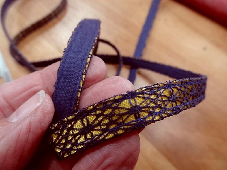 Galon ruban vieil or et aubergine 1