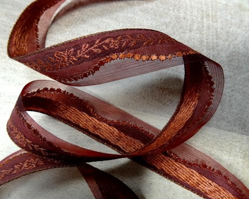 Galon semi transparent rouge turc brode corail 1 