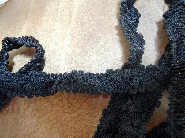 Galon souple tresse noir 1