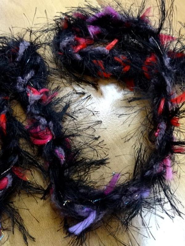 Galon tresse effet plume filante noir fuchsia mauve