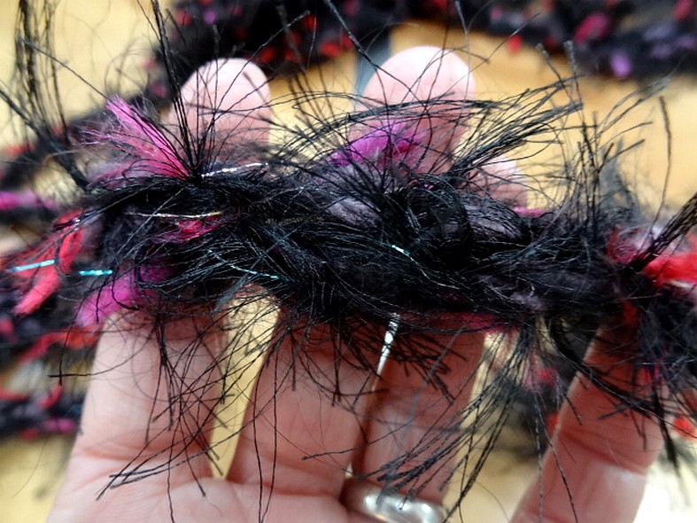 Galon tresse effet plume filante noir fuchsia mauve 3