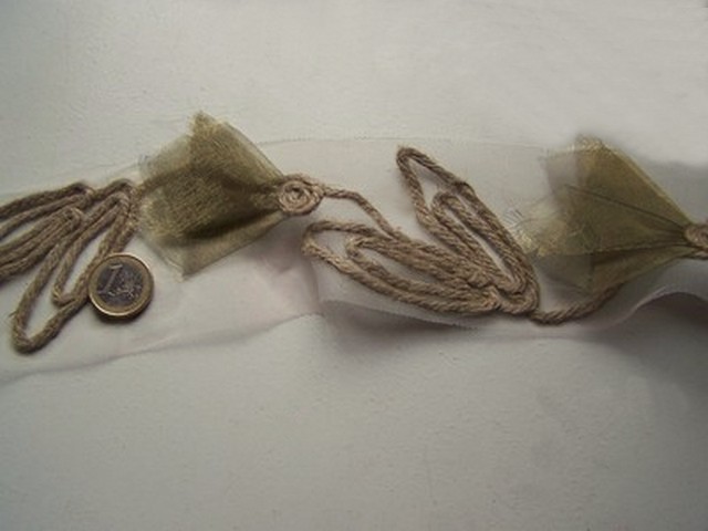 Galon tulipe lin et organza bronze sur resille 2