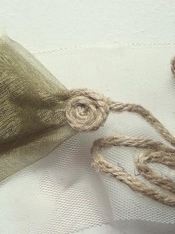 Galon tulipe lin et organza bronze sur resille 3 
