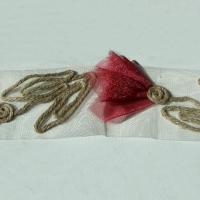 Galon tulipe lin et organza lie de vin sur resille 2