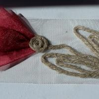 Galon tulipe lin et organza lie de vin sur resille 3 
