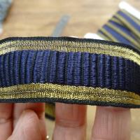 Galon type gros grain bleu indigo borde de lame vieil or 3