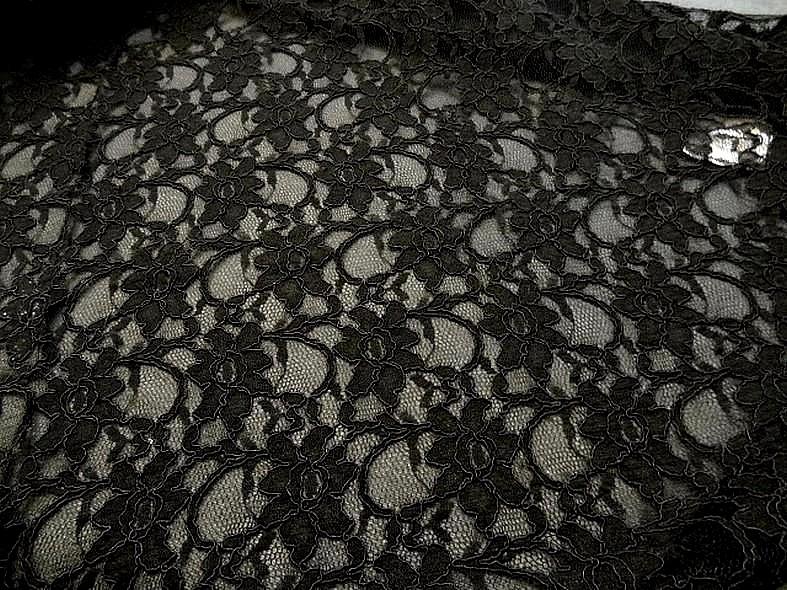 Guipure fleurie noire 3 1